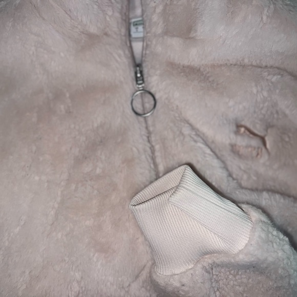 Light pink puma fluffy sweater - Picture 6 of 6